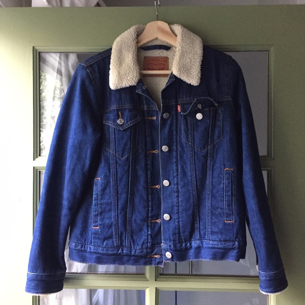LEVI's iconic sherpa dark blue denim jean jacket